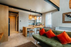 Apartment X - 1BR Mezanine in Bumbak near Canggu