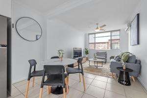 Comfy and Cozy Apt Near Hospitals and CBD with Parking!