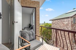Comfy and Cozy Apt Near Hospitals and CBD with Parking!