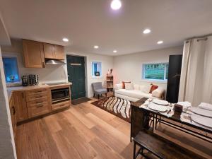 Whispering Woods Bayhouse