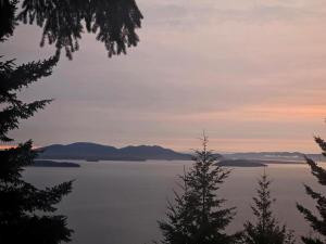 Whispering Woods Bayhouse
