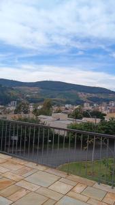 Casa com piscina para até 6 pessoas com duas camas de casal e sofá-cama casal