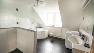 Apartment with Balcony room in Löwenplatz Apartment near Station by Airhome