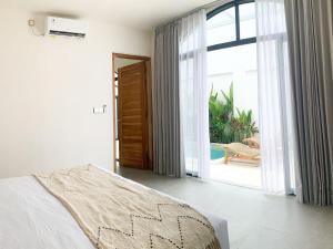 Cozy and Chic Villa with Private Pool at Balangan