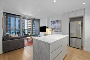 High End Sky Suite Near Marvel, Heated Pool, Gym