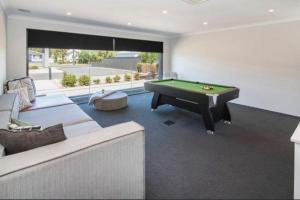 Family Castaway - Free WIFI, 6 Mins to Jetty