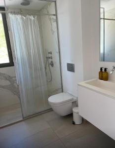 Villas Contemporary Villa with Sea View, Infinity Swimming pool, Gym , Cinema room,Lift : photos des chambres