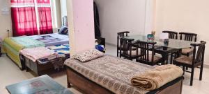 श्री जी निकुंज