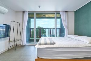 Geoje Beach House Pension