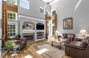 Elegant 5BR Executive Home in Peachtree Corners Min 31 days