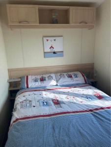 M15 Meadow View Golden palm