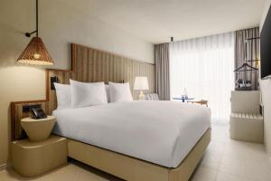 Amarello Hotel Praia Santo André, Tapestry Collection by Hilton