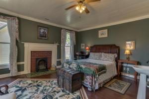 Double Room room in Carrier Houses Inn