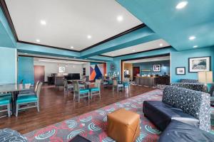 Quality Inn & Suites Pearsall