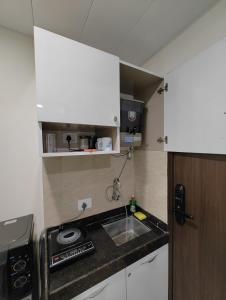 Sonyas Windsong on the Hill - 17