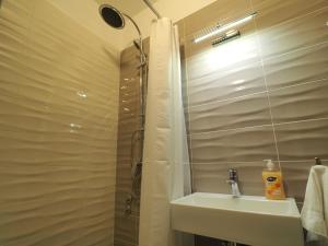 Captain Emo City Apartments