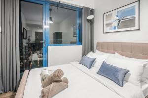 Makati Penthouse Studio with City Views