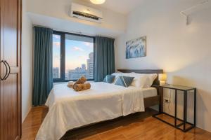 Makati 1BR with Skyline View at Air Residences
