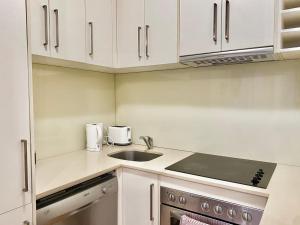 Stylish BONDI BEACH unit - 250m to the sand