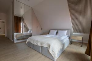 Granaria Chmielna 110 by Alqueen Apartments