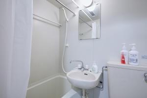 101 Nishi Shinjuku Gochome Station 5 minutes on foot