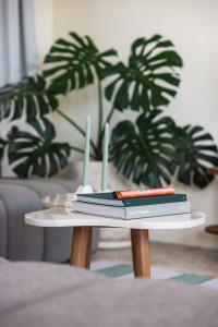 Sleek 1BR Apt All-Inclusive Central