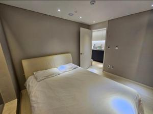 High End Luxury Room 2