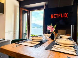 Stresa vista lago con CINEMA e SPIAGGIA