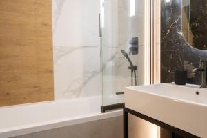 Granaria Chmielna 110 by Alqueen Apartments