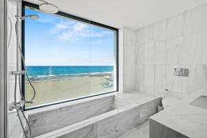 Blue Iris Luxury Beach Villa by Nomads - Steps to Beach