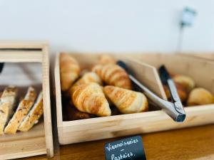 Hotels Brit Hotel Acacias : photos des chambres