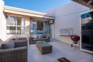 7 The Beach House with Backup Power