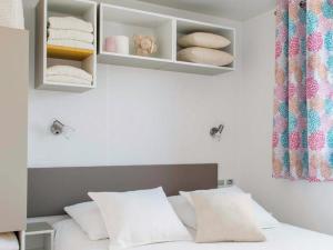 Campings Mobil-home avec Terrasse pour 4 pers. - API-1-52-776 : photos des chambres