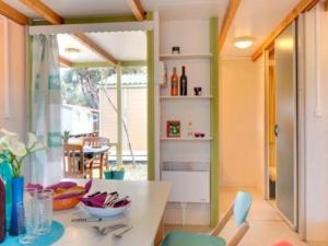 Campings Chalet chaleureux 4 personnes avec terrasse - API-1-52-588 : photos des chambres