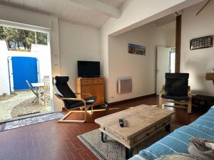 Villa 3 pièces à 100m de la mer avec patio et parking - FR-1-705-37
