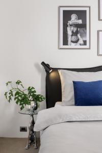 Coco Chanel Boutique Apartment by goodnite cz