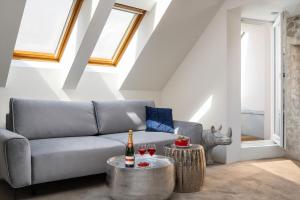 Coco Chanel Boutique Apartment by goodnite cz