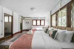 MIQ S22 Pool Villa PhromPhong Emsphere 5BR