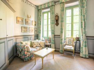 Cozy Apartment with Swimming Pool, Terrace, Garden, Parking