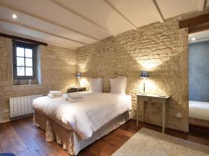 Maisons de vacances Luxurious Mansion in Castle Grounds in Lantheuil : photos des chambres