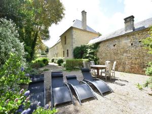 Maisons de vacances Luxurious Mansion in Castle Grounds in Lantheuil : photos des chambres