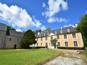Maisons de vacances Luxurious Mansion in Castle Grounds in Lantheuil : photos des chambres