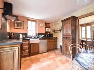 Maisons de vacances Luxurious Mansion in Castle Grounds in Lantheuil : photos des chambres