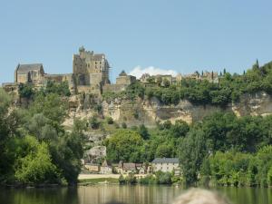 Maisons de vacances Quaint Home in Berbiguieres, Valley of the Castles at 15min : photos des chambres
