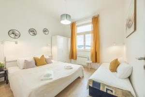 HOMELY l 5 min to Airport Express,Train Station with self check in