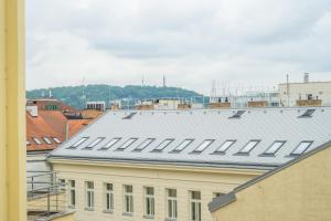 HOMELY l 5 min to Airport Express,Train Station with self check in