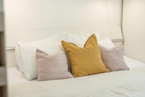 HOMELY l 5 min to Airport Express,Train Station with self check in