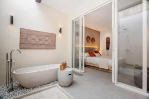 Villa White Lotus by BaliSuperHost