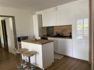 T2 Mandelieu Cannes - Résidence calme -piscine - proche commodités