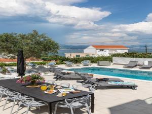 Modern Apartment in Slatine with Terrace